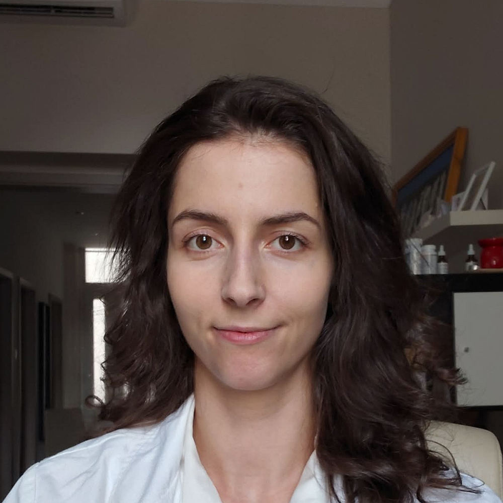 Dr Kertesz Eszter